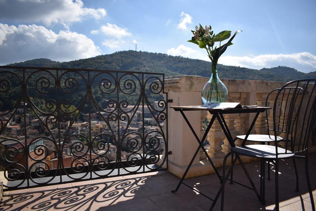 Cento Tari' Guest House Кастильоне-ди-Сицилия Экстерьер фото